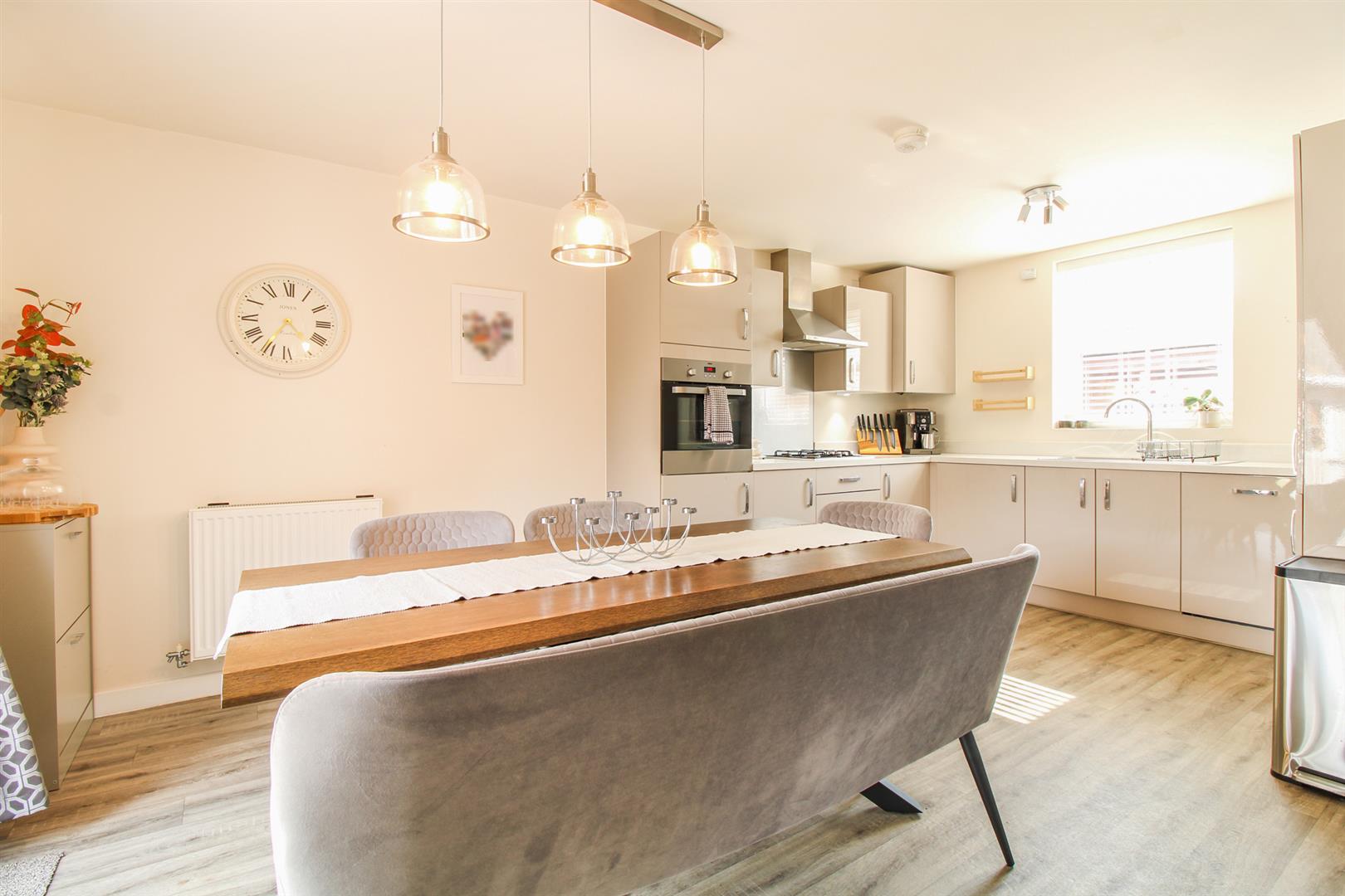 3 bed property in Croxden Gardens, Bedford